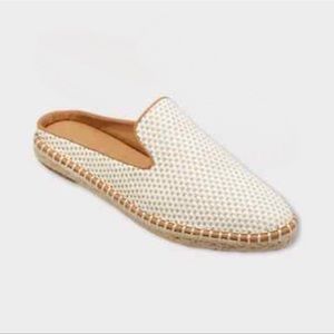 Universal Thread Lona Flats Size 7